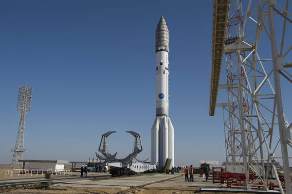 Tutto pronto per il lancio di ExoMars, il razzo Proton sulla rampa nella base di Baikonur (fonte: ESA–Stephane Corvaja)